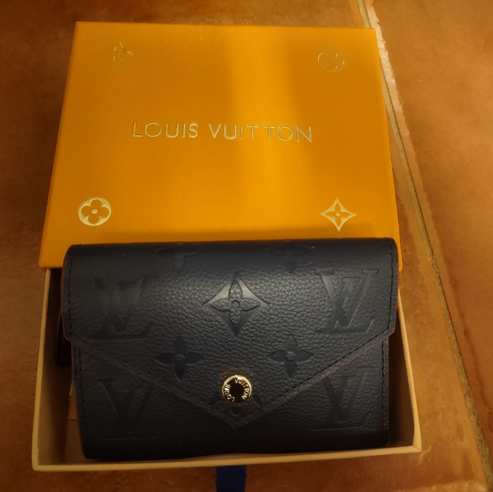 Louis Vuitton Victorine compact waller